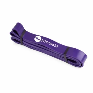 Banda de resistencia Miyagi Power Band morada de 32 mm sobre fondo blanco
