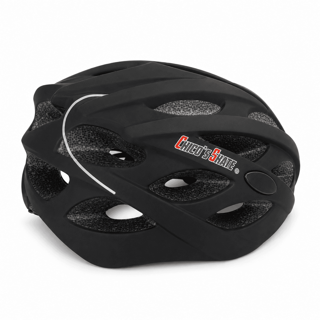 Casco deportivo Chico’s Skate negro con aberturas de ventilación sobre fondo blanco.