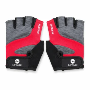 Par de guantes deportivos Miyagi 61011B gris, negro y rosado sobre fondo blanco