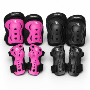 Sets de protecciones Chico’s Skate en colores negro y rosado sobre fondo blanco