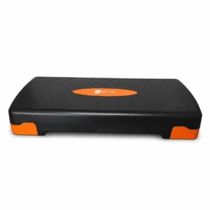 Step para aeróbicos Miyagi de 15 cm negro y naranja sobre fondo blanco