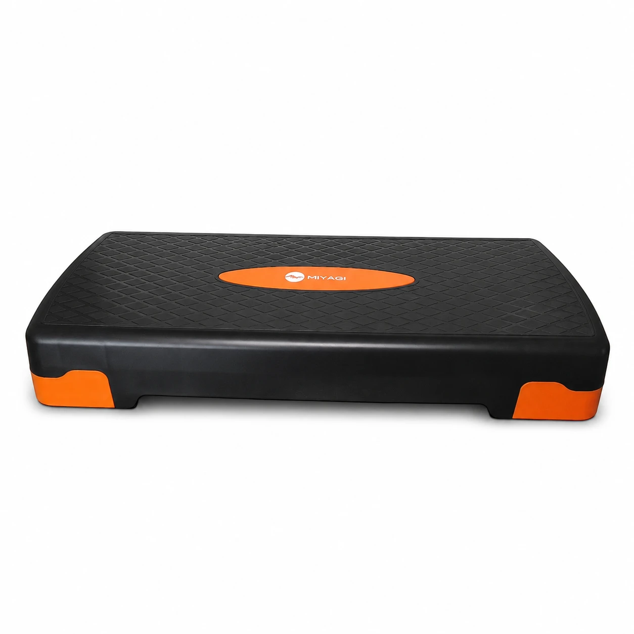 Step para aeróbicos Miyagi de 15 cm negro y naranja sobre fondo blanco