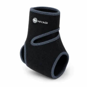 Tobillera de neopreno Miyagi M083D negra con ajuste envolvente y bordes reforzados.