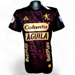 Camiseta América de Cali hombre color negro con detalles dorados patrocinio Colanta y Águila, diseño futbolero edición especial.