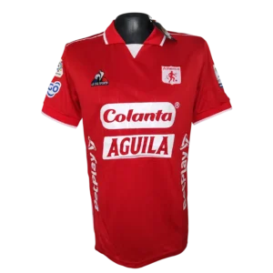 Camiseta América de Cali roja para hombre con patrocinio Colanta y Águila, diseño clásico escarlata de fútbol colombiano.