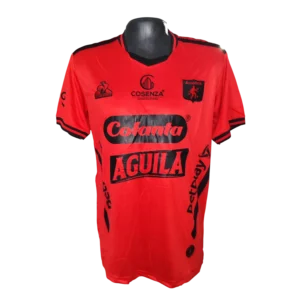 Camiseta América de Cali roja para hombre con patrocinio Colanta y Águila, diseño deportivo estilo hincha escarlata.