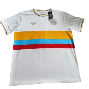 Camiseta Selección Colombia Edición Especial 100 Años con diseño conmemorativo inspirado en la historia y tradición del fútbol colombiano.