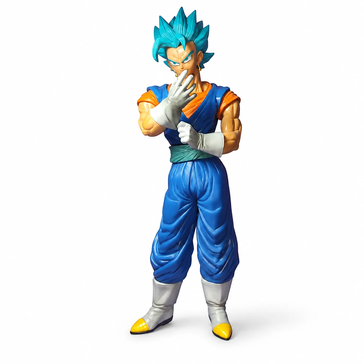 Figura Vegito Blue Dragon Ball Super con cabello azul y uniforme de combate